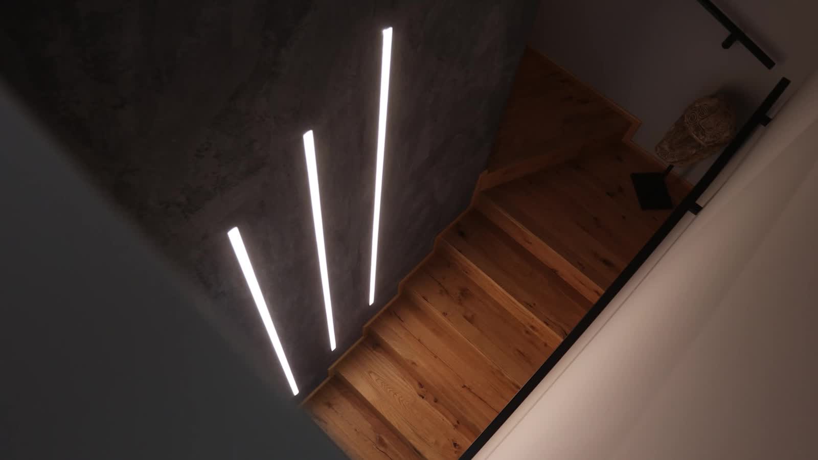 Scala interna con tagli di luce